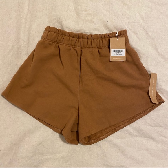 Reformation Riley short in butterscotch - Picture 3 of 4